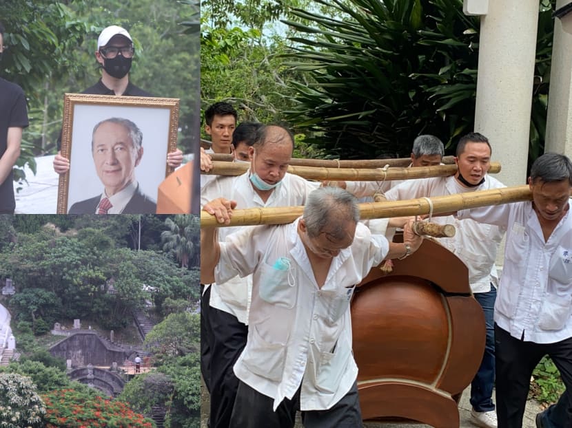 His burial plot, which is located next to his parents’, is said to be worth S$170,000.