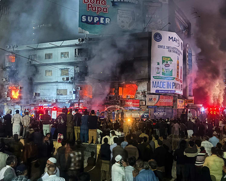 Death toll rises to 6 in a fire at a shopping plaza in Pakistan’s Karachi