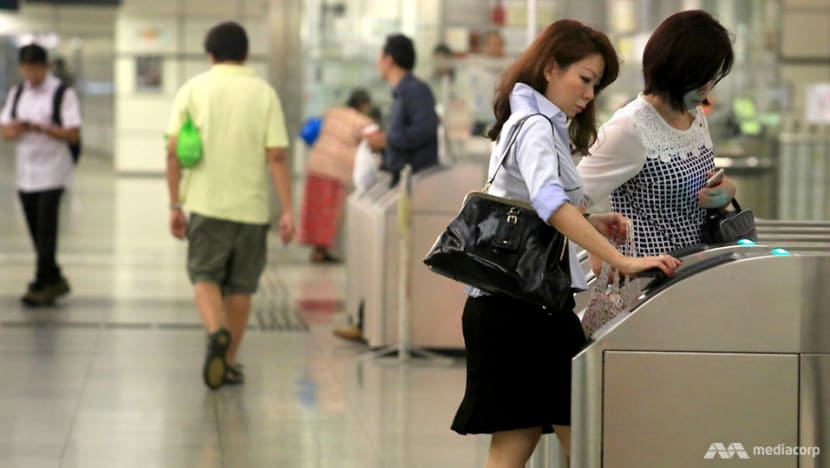 CNA Explains: Why some Singapore commuters are upset about moving from EZ-Link to SimplyGo CNA Explains: Why some Singapore commuters are upset about moving from EZ-Link to SimplyGo