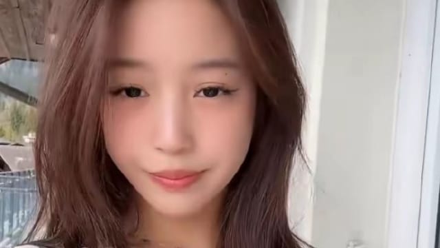 赵薇15岁女儿近照曝光，撞脸虞书欣