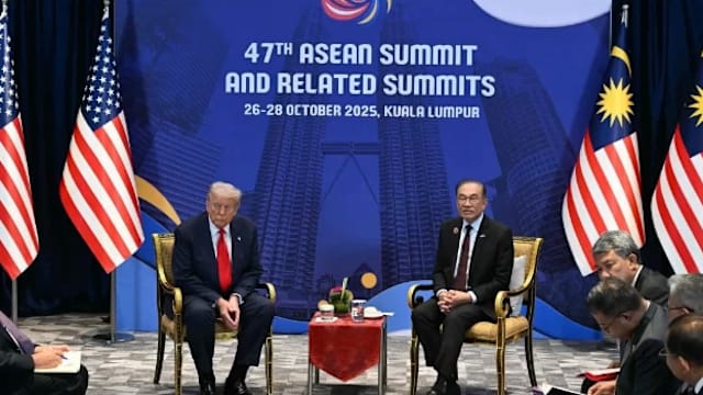 特朗普同安华举行双边会谈 签署扩大双边贸易和关键矿产协议