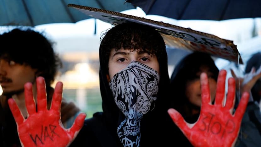 Hundreds of Israelis protest against war, clash with police