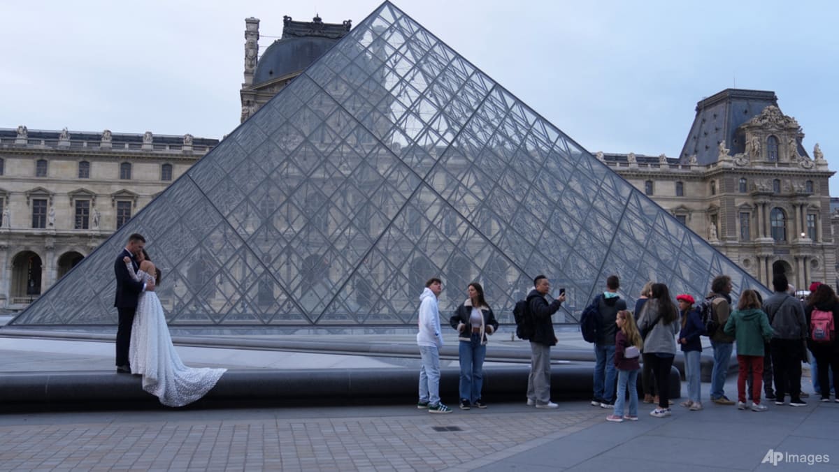 Suspects arrested in Louvre heist case, says Paris prosecutor Suspects arrested in Louvre heist case, says Paris prosecutor