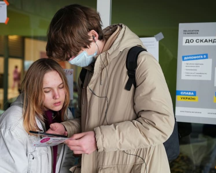 Poland to ban phones in schools, restrict access to pornography