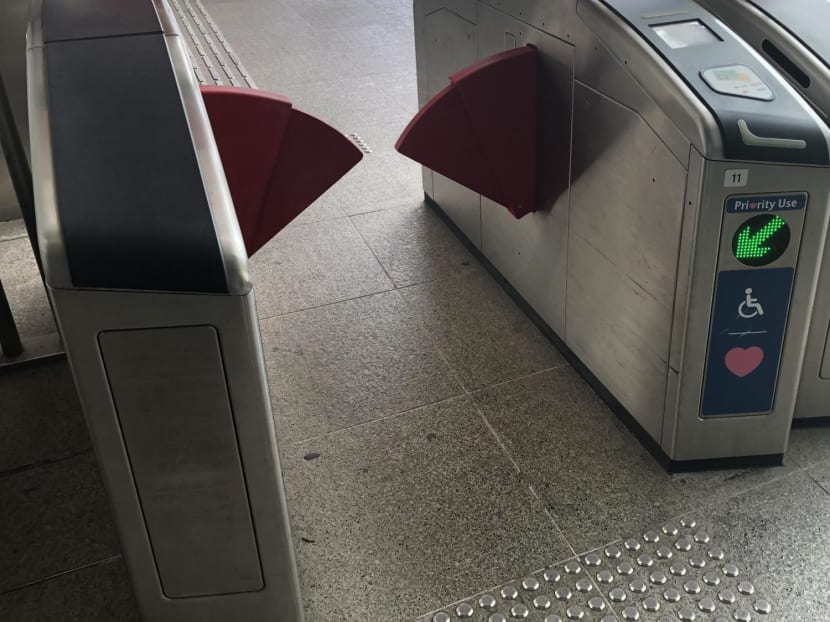 Online users discussed the "inconsiderate" use of the priority fare gates by some MRT train commuters.