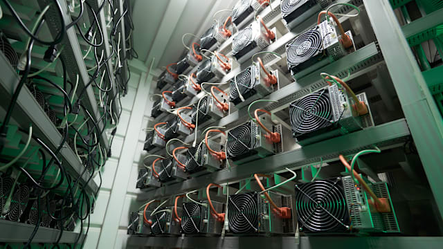 疑租客偷电挖矿 马国夫妇出租店屋遭索8万元电费