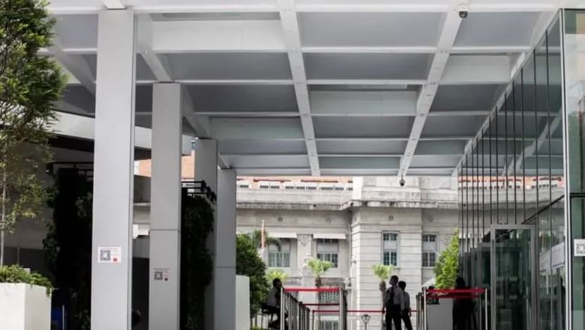 Penagih dadah maut terjatuh dari tingkat 7 flat ketika cuba larikan diri daripada diberkas CNB satu kemalangan: Koroner Penagih dadah maut terjatuh dari tingkat 7 flat ketika cuba larikan diri daripada diberkas CNB satu kemalangan: Koroner