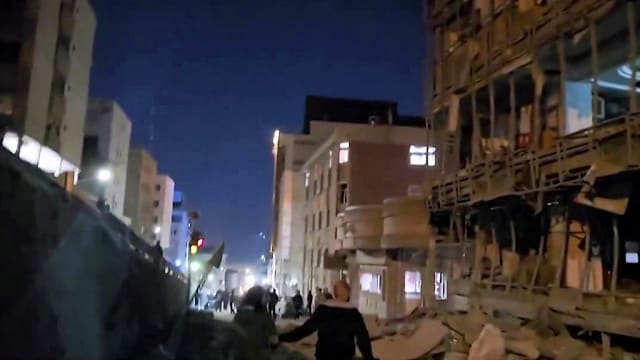 美官员：准备好应对报复性导弹袭击和自杀袭击