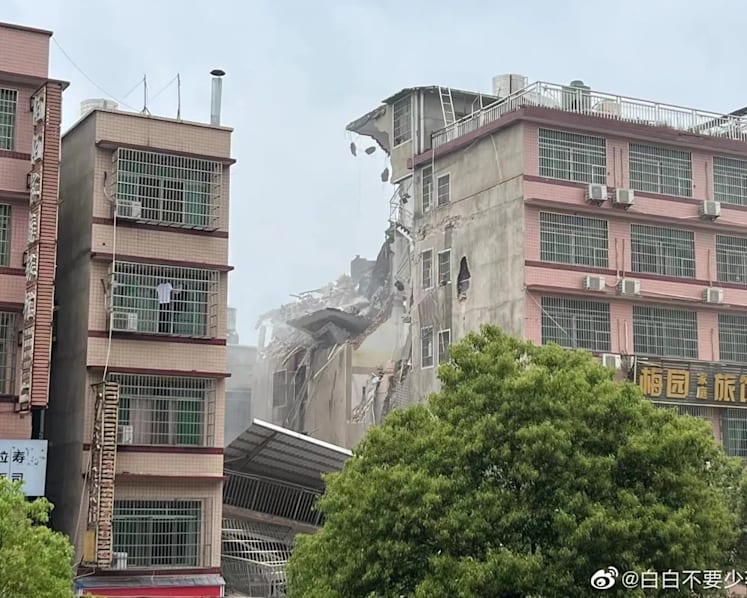 People trapped after building collapses in Chinese city of Changsha