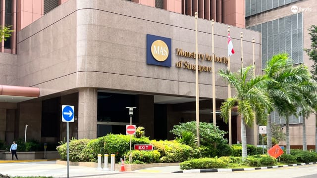 金管局指示汇款公司三个月内 暂停使用非银行渠道汇款到中国