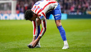 Gimenez swoops in after pigeon pauses Atletico match