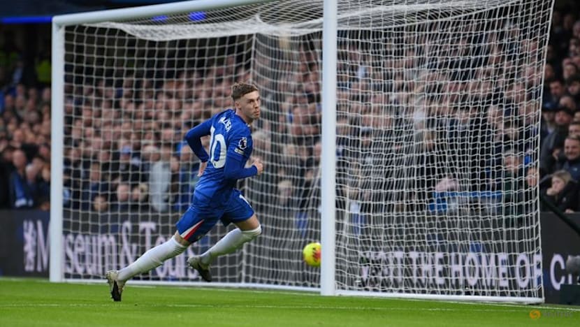 Arsenal get lucky break to go five points clear, Salah returns for Liverpool