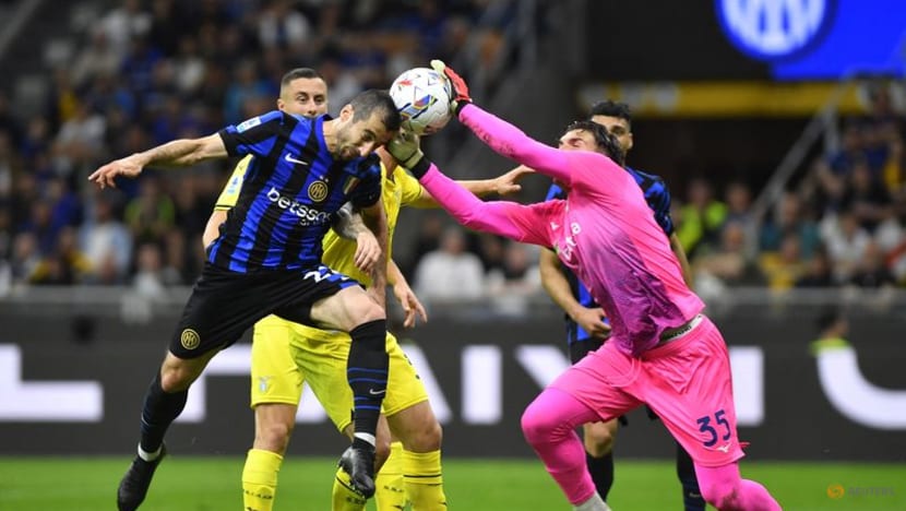 Inter held 2-2 by Lazio as Pedro penalty deals blow to title hopes