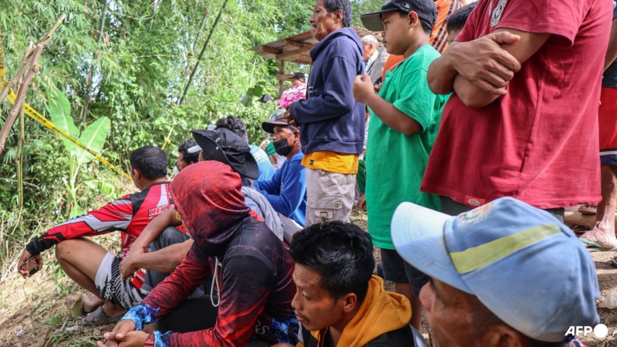Hopes wane for survivors in Philippine garbage site collapse Hopes wane for survivors in Philippine garbage site collapse