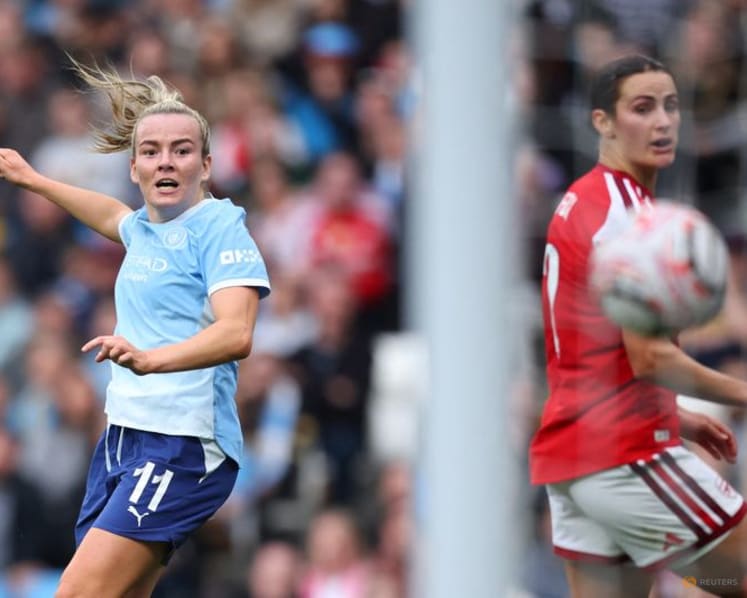 Manchester City beat hapless Arsenal 4-2 to stay top of WSL