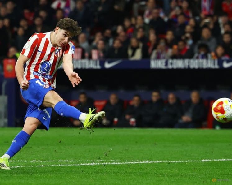 Atletico hit Barcelona for four to take giant step toward Copa del Rey final