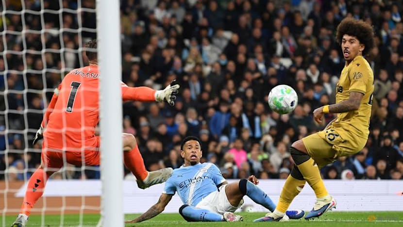 City slice Arsenal's league lead to two points with 3-0 win over Palace