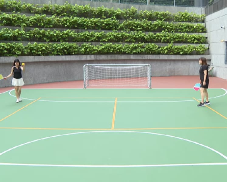 Office landlords dangle pickleball and retail pop-ups, as competition for tenants intensifies