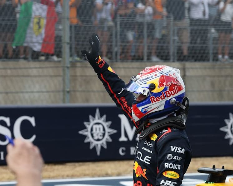 Verstappen takes US sprint victory after McLaren's Piastri and Norris collide