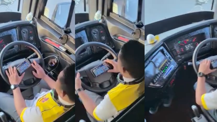 M’sian Bus Driver Caught Using Phone To Play Games While Driving From KL To Penang M’sian Bus Driver Caught Using Phone To Play Games While Driving From KL To Penang