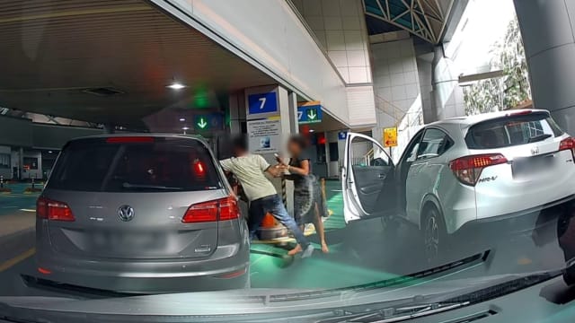 新山关卡冲突又一宗 马国车司机一拳挥进狮城车
