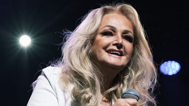 以“Total Eclipse of the Heart”成名的威尔斯歌手Bonnie Tyler去世，享寿75岁