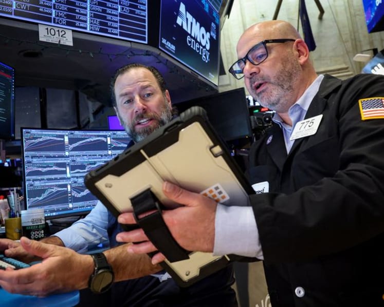 US stocks gain, dollar dips on hopes for Iran war negotiations