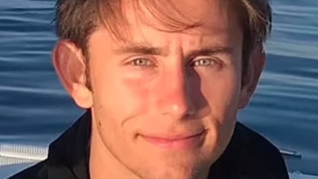 美大学生戏闹索吻被推下船致死 同学们撒谎灭证被判刑