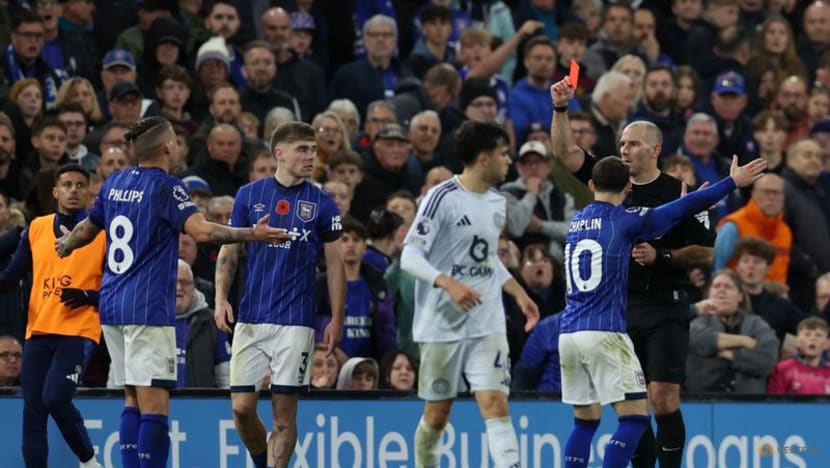 Leicester deny Ipswich first win with last-gasp Ayew equaliser Leicester deny Ipswich first win with last-gasp Ayew equaliser