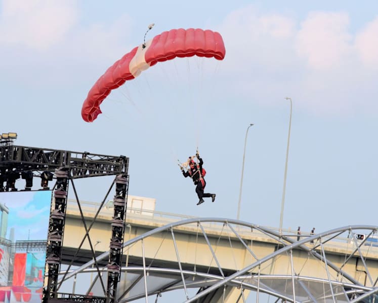 NDP skydiving displays can challenge even the best of parachutists, say former commandos