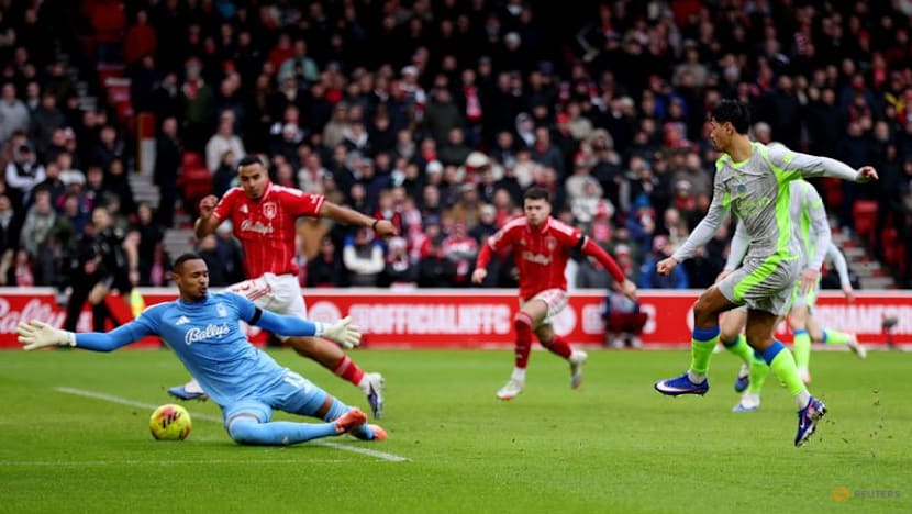 Arsenal respond to Man City challenge with narrow win, Villa remain in title race