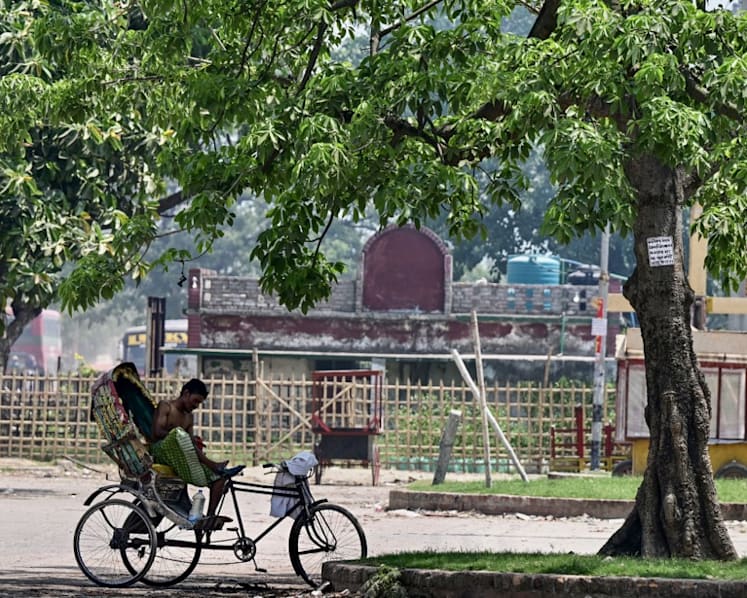 Surging temperatures hit Bangladesh health and economy