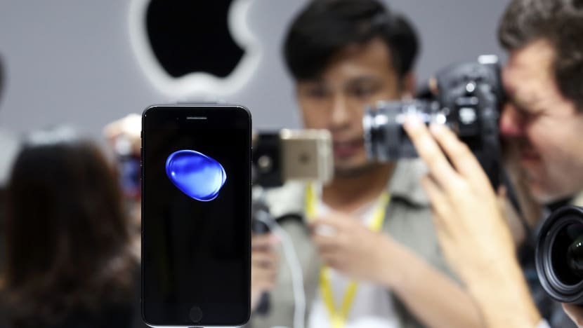 Some Singtel customers still face difficulties pre-ordering iPhones on site