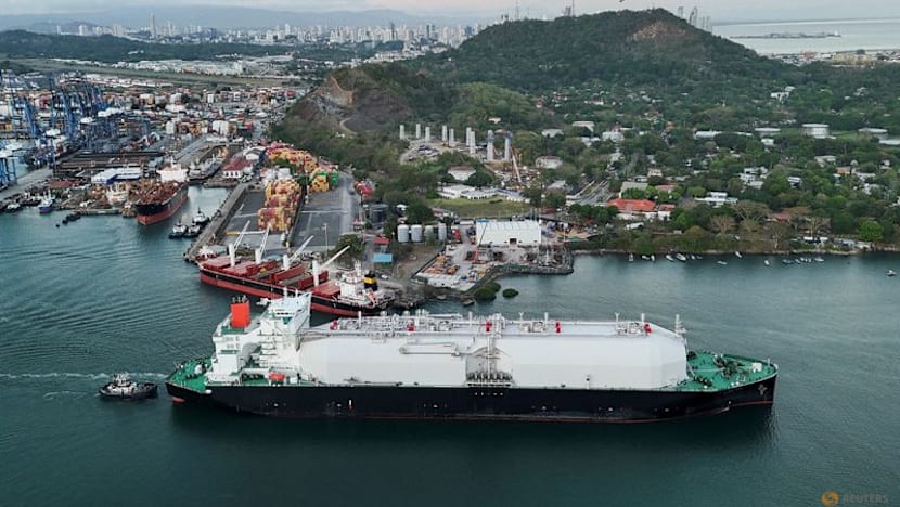 Panama Canal begins reducing crossings due to El Nino