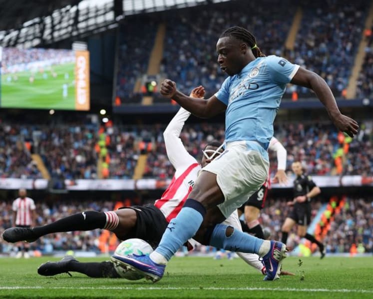 Man City stay in title hunt, Liverpool held, Bournemouth eye Europe