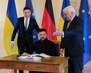 Trump says Ukraine deal close, Europe proposes peace force