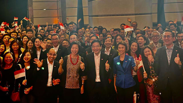 总理访港期间 同旅居当地国人见面 