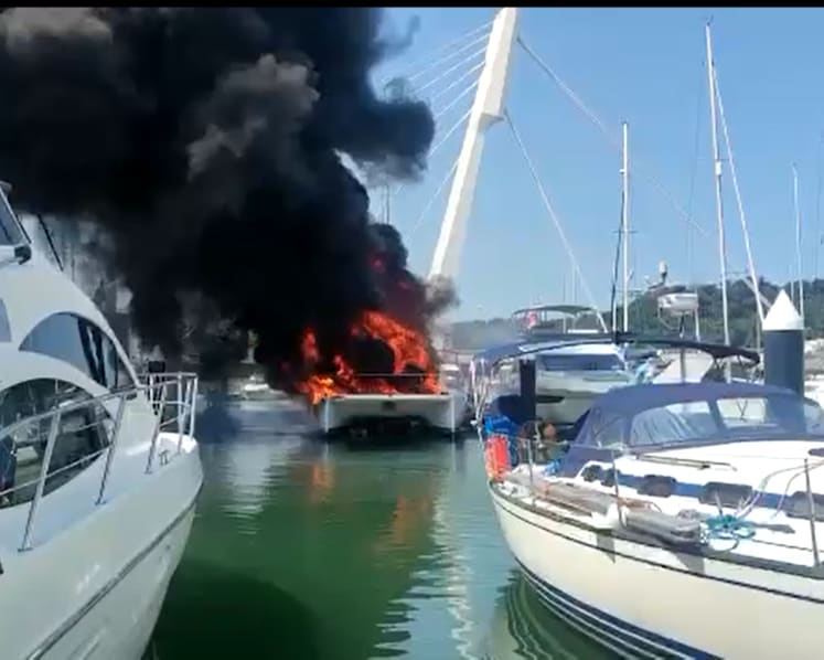 Fire on boat at Keppel Bay extinguished after an hour: SCDF