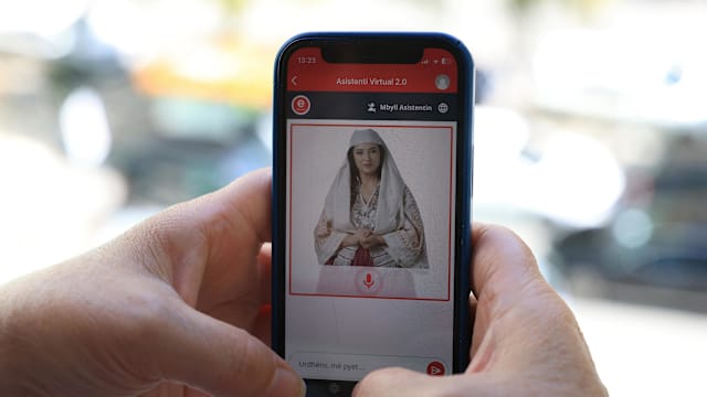 阿尔巴尼亚虚拟部长“怀孕” 将诞83“子女” 辅佐议员