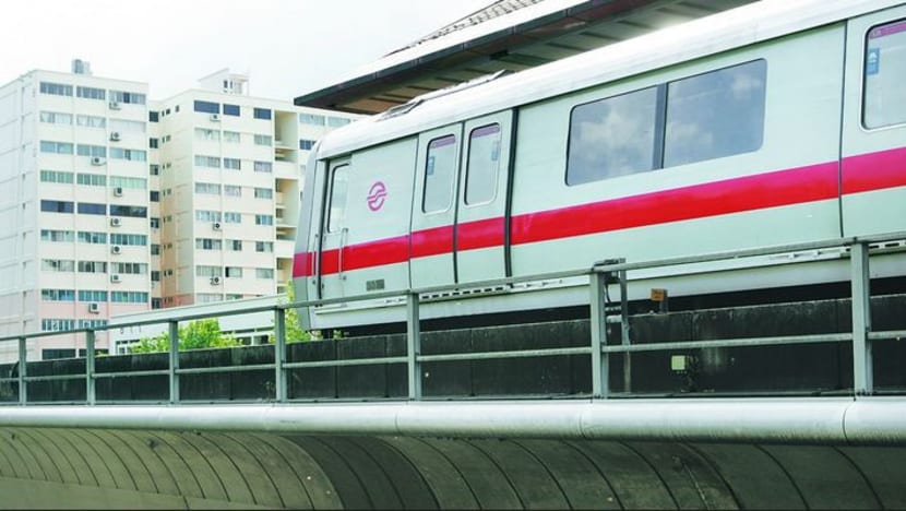 Slowdown on East-West MRT line as jewellery causes train door to jam