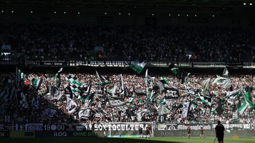 Hamburg earn 0-0 draw at Gladbach on Bundesliga return after seven-year absence