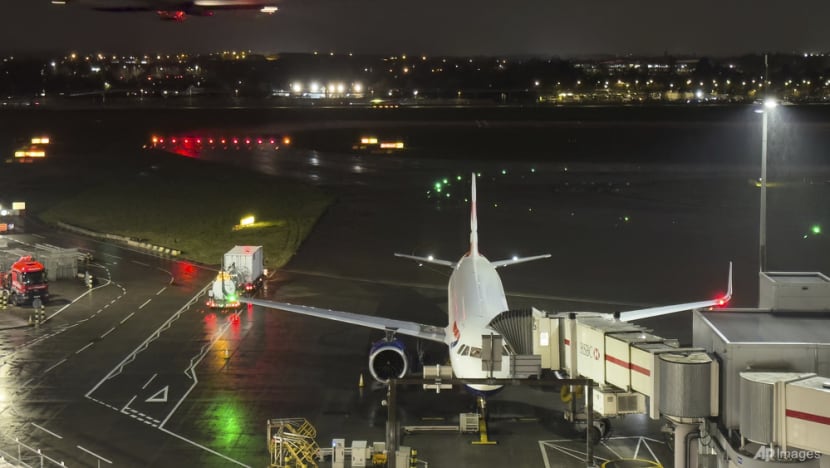 First flights land at Heathrow after airport closure causes global flight turmoil