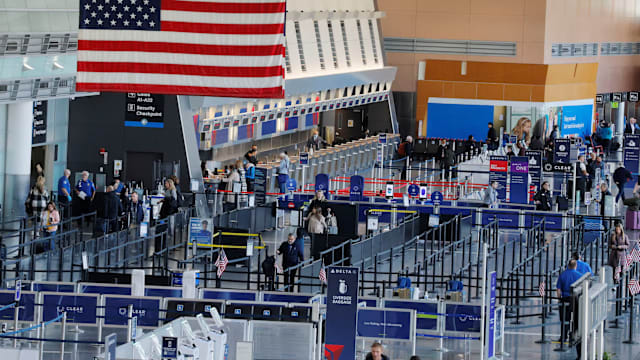 美政府停摆持续 空管短缺致数千航班取消或延误