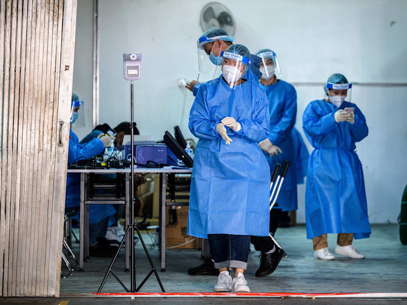 Will coronavirus really evolve to become less deadly?