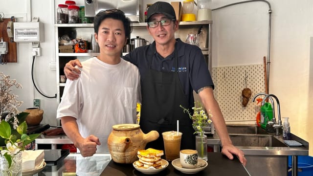 潜水教练疫情下“没饭吃”　开创本地首家沙煲咖啡引热潮