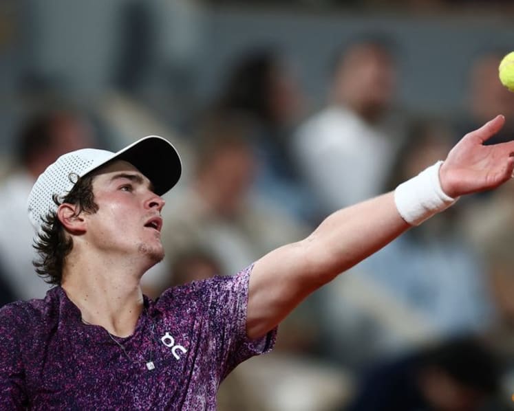 Teen titan Fonseca topples Ruud to make French Open quarter-finals
