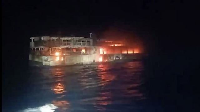 菲巴拉望渡轮起火 至少五人死亡