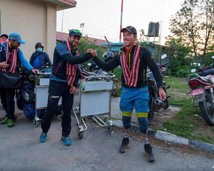 Hundreds of Everest climbers begin to return from summit