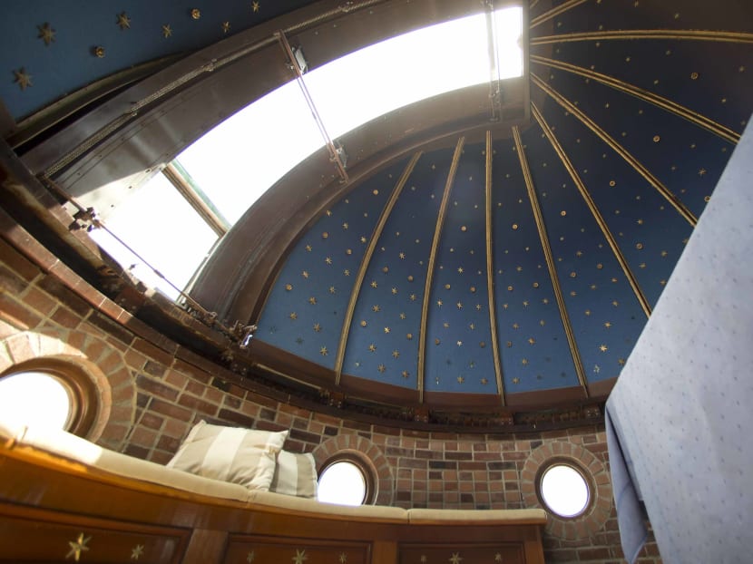 Versace’s former mansion up for auction