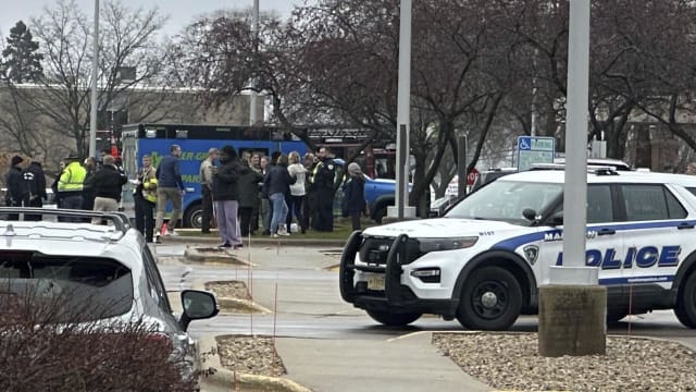 美国威斯康星州发生校园枪击案 造成三人死亡